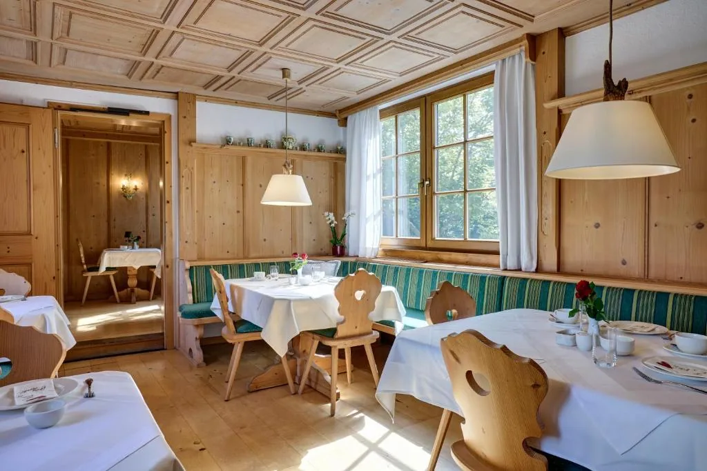 Zimmer buchen im Hotel Alpenhof Gauting nahe Starnberger See